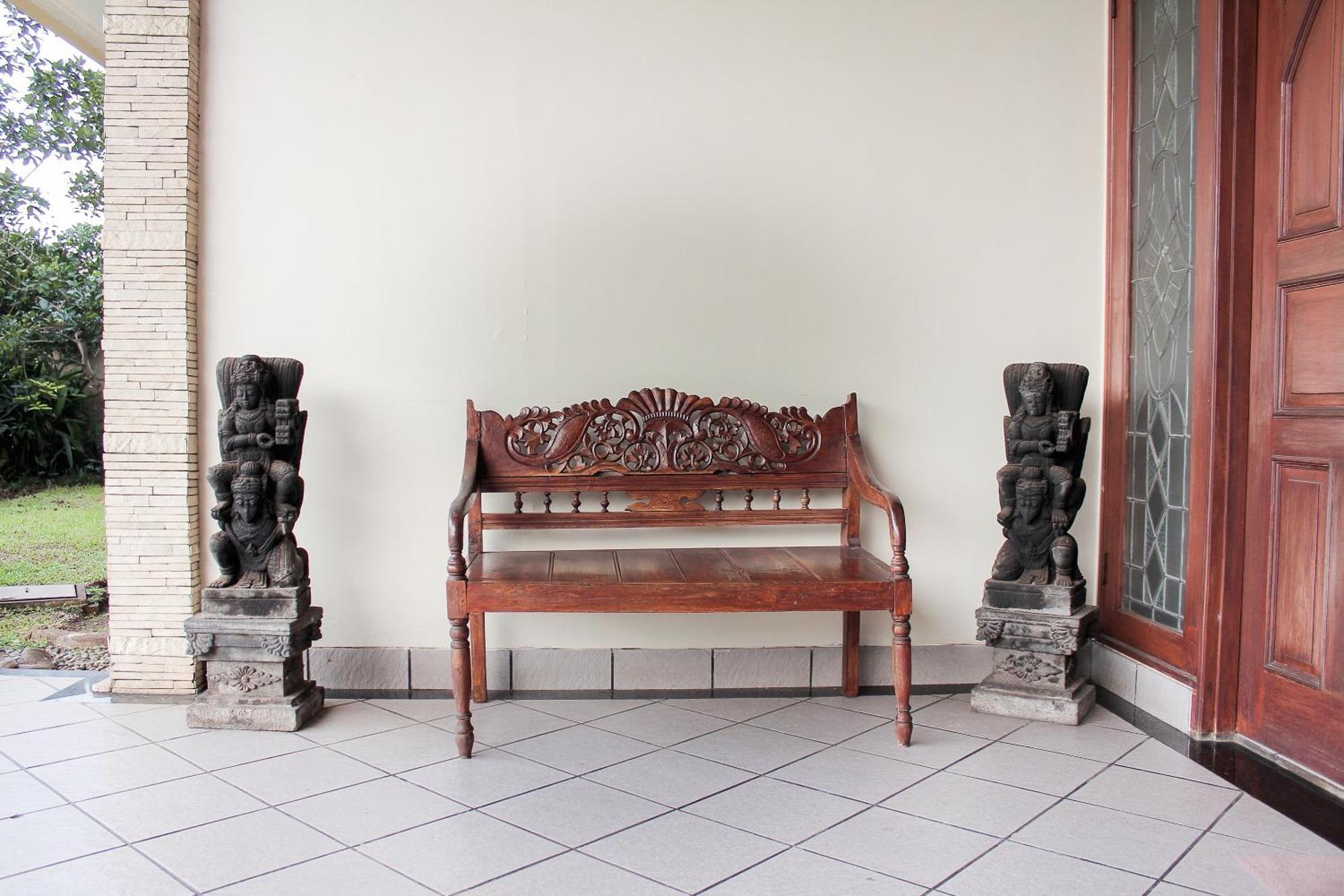 OYO 123 Puri Lotus Near Siloam Hospitals TB Simatupang Hotel Jakarta Bagian luar foto